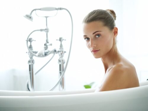 29 neįprasti būdai moterims masturbuotis rankomis, sekso žaislais ir daiktais. Kaip glamonėti save rankomis. Mėgstamiausios vandens procedūros. Daržovės ir vaisiai. Buitiniai ir vibro daikčiukai.