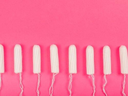 Tamponuose aptikta toksiškų metalų, įskaitant arseną ir šviną. Tamponuose yra toksiškų metalų, įskaitant arseną ir šviną, milijonai moterų gali būti patyrusios neigiamą jų poveikį sveikatai.