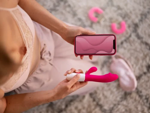 Merginų masturbacija. Eksperimentavimas su sekso žaislais ir įrankiais.