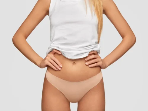 Kaip saugiai depiliuoti intymias vietas namuose naudojant vašką?