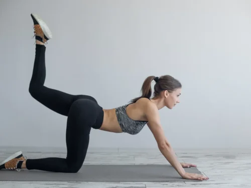 Merginų gidas užpakaliuko treniravimui: Mokymasis taisyklingai pritūpti