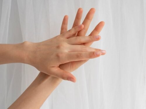 Rankos ant vyro. Technikos