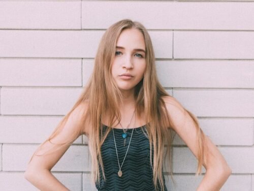 woman in black and white spaghetti strap top