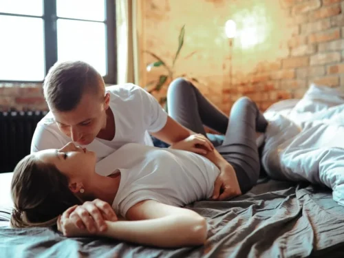 Nuo populiarių metodų iki gluminančIų keistenybių: 10 mitų apie seksą