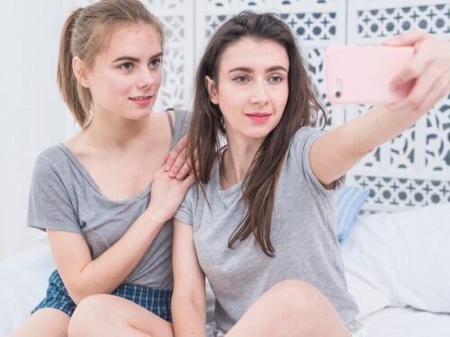 Lesbietiška sekso poza „Pirštų sprogimas“