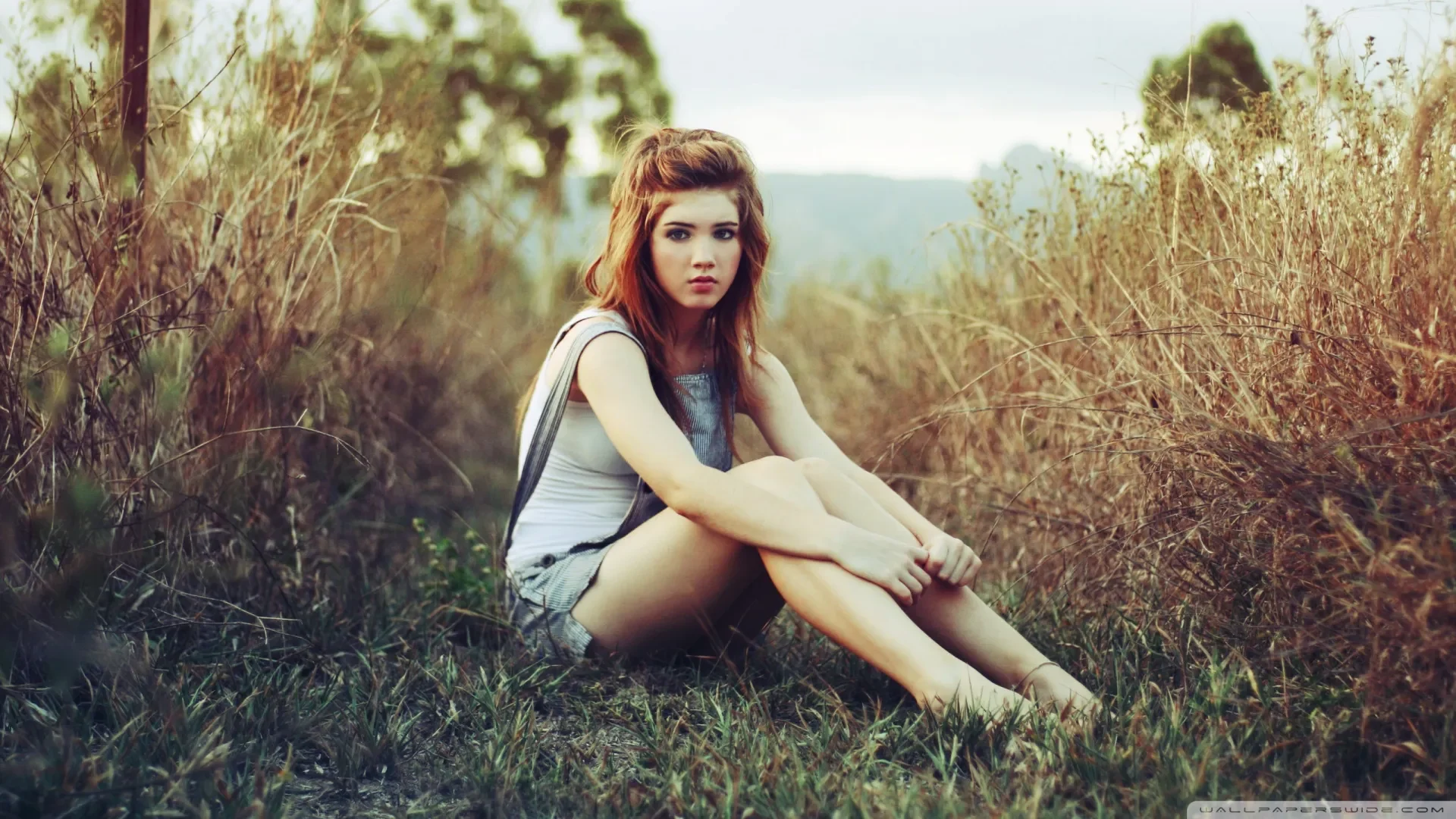 Young girl outdoor wallpaper 1920x1080